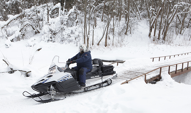 Новогодние прогулки на снегоходах в Москве и Подмосковье