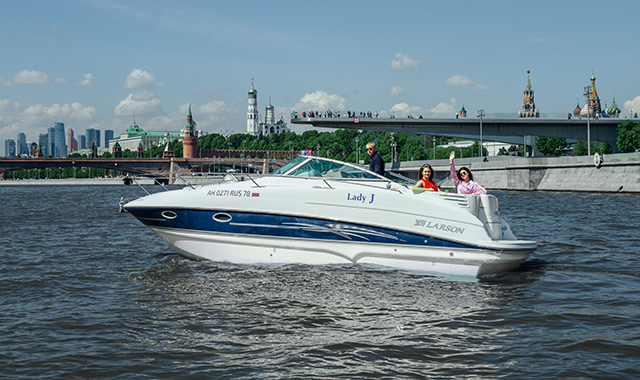 Прогулка на яхте в Москве и Подмосковье