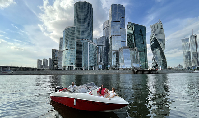 Прогулка на катере в Москве