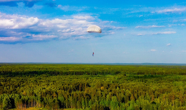 Первый прыжок с парашютом в Екатеринбурге