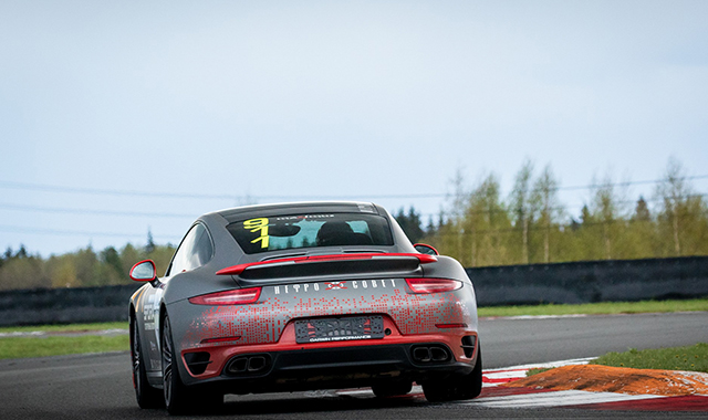 Покататься на спорткаре в Москве и Подмосковье