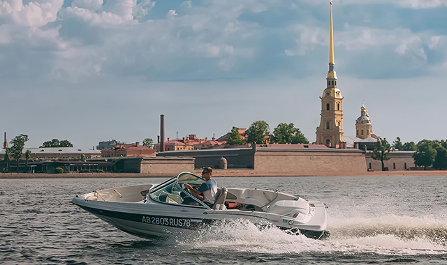 Прогулка на катере в Москве