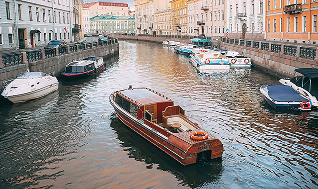 Прогулка на катере в Санкт-Петербурге (СПБ)