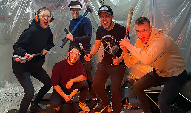 Битье посуды &ndash; антистресс-развлечение