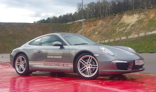 Гоночный трек на автодроме в Москве и Подмосковье