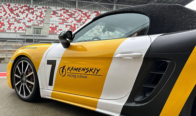 Покататься на спорткаре в Москве и Подмосковье