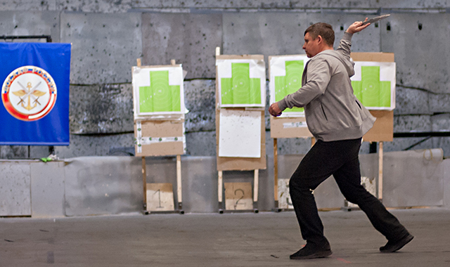 Метание ножей и топоров в Москве