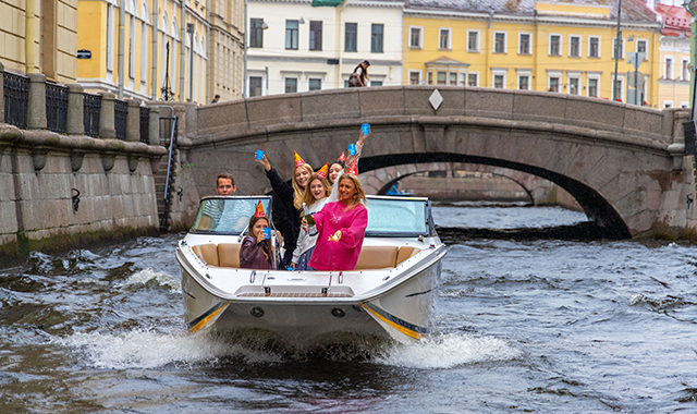 Покататься на катере в Санкт-Петербурге (СПБ)