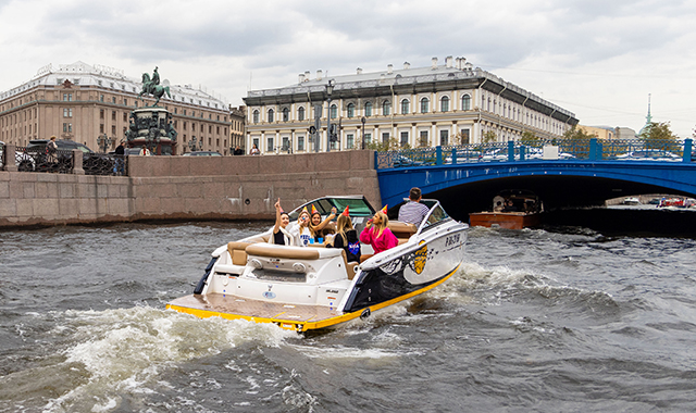 Экскурсия на катере в Санкт-Петербурге (СПБ)
