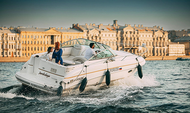 Прогулка на катере в Москве