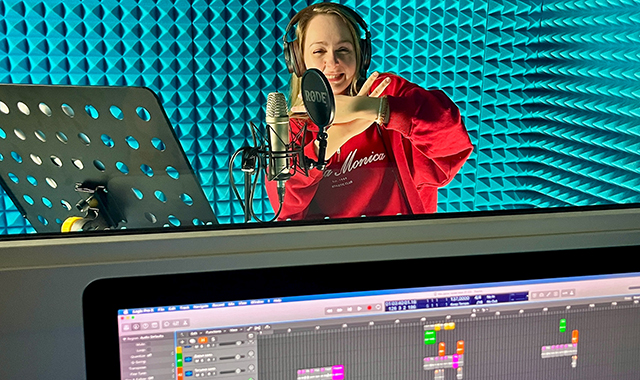 Запись трека в студии звукозаписи в Москве.