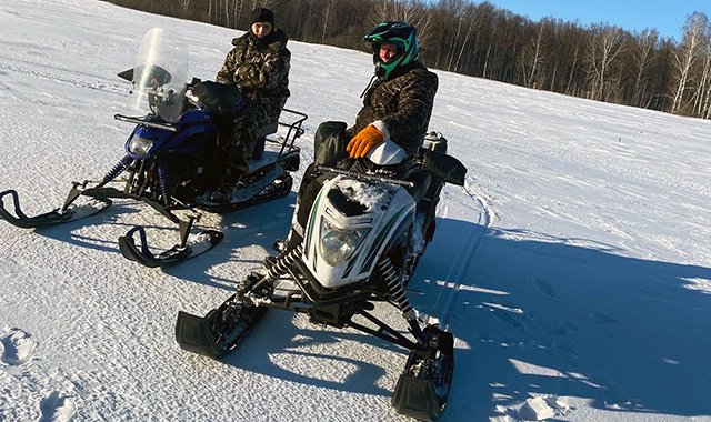Покататься на детских снегоходах в Москве
