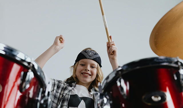 Уроки барабанов в Москве для начинающих