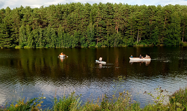 Катание на весельной лодке в Москве и Подмосковье